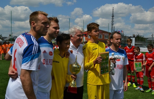 Звёзды советского и российского футбола побывали на турнире Дениса Глушакова в Миллерово